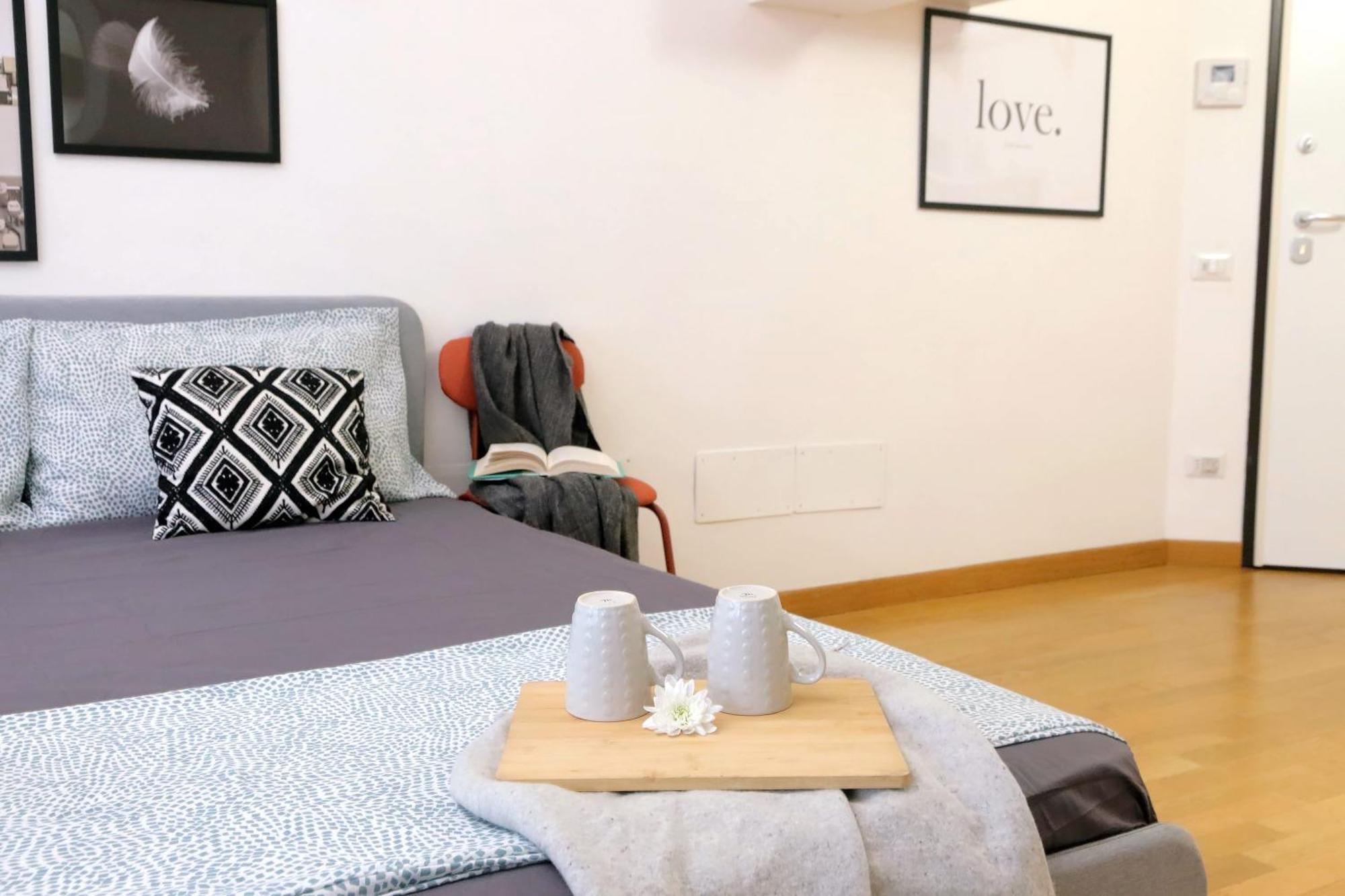 Annasole's Flat * Rom